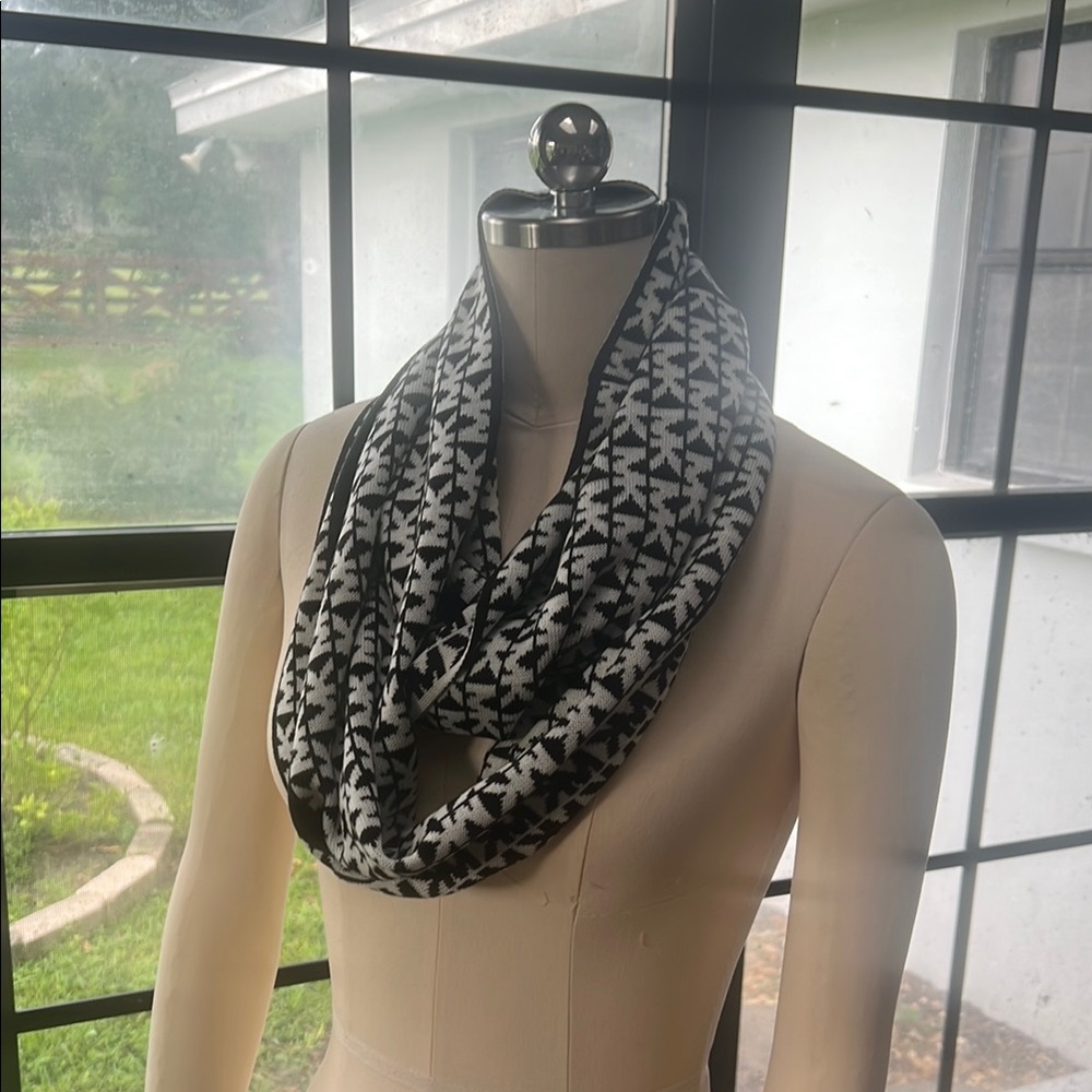 Michael Kors Black and White Patterned Scarf